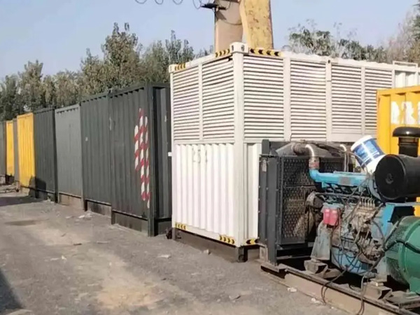 鸡西200KW柴油发电机机组每小时油耗是多少？